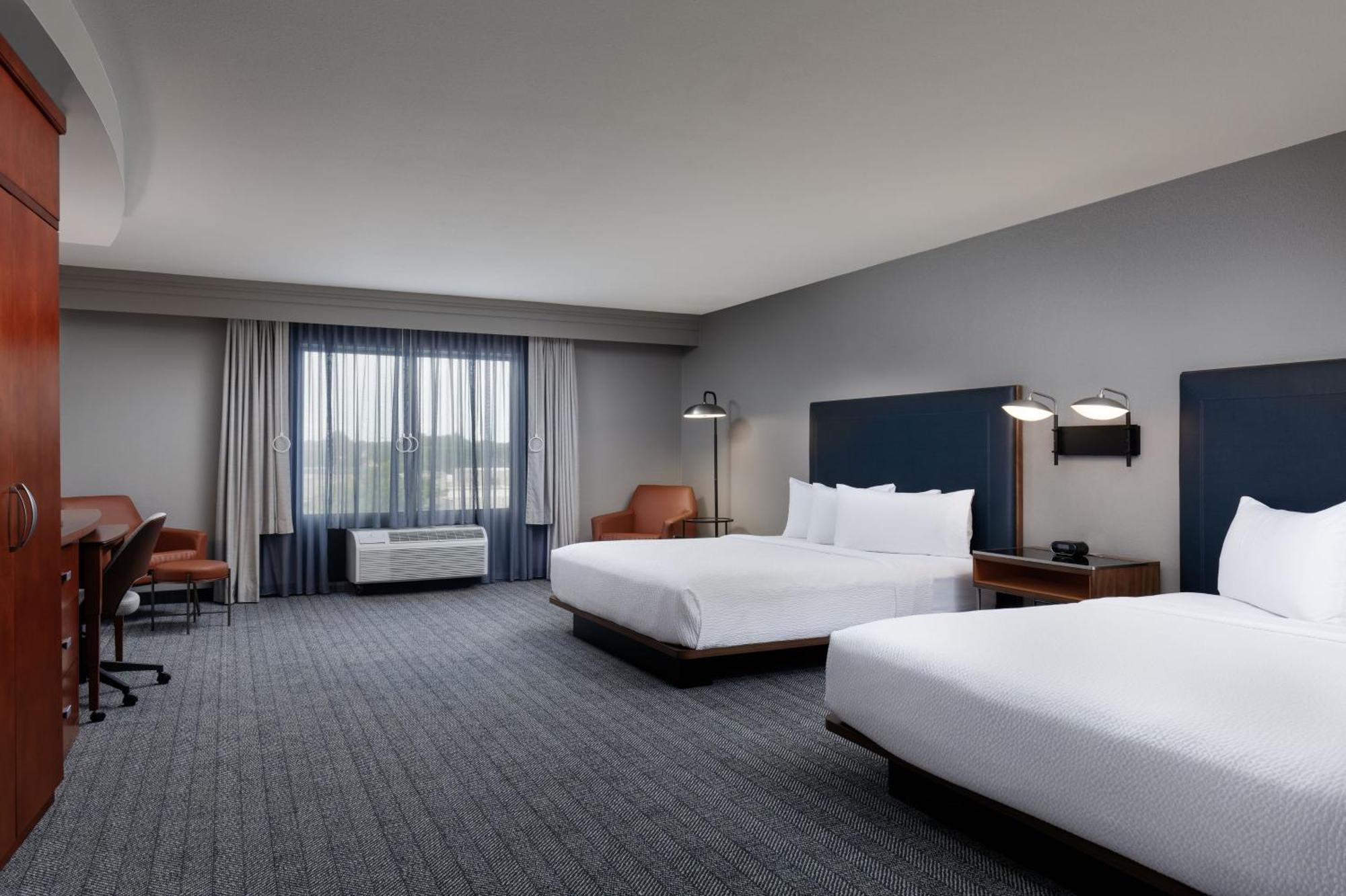 Courtyard By Marriott Wichita At Old Town Hotel Exterior foto