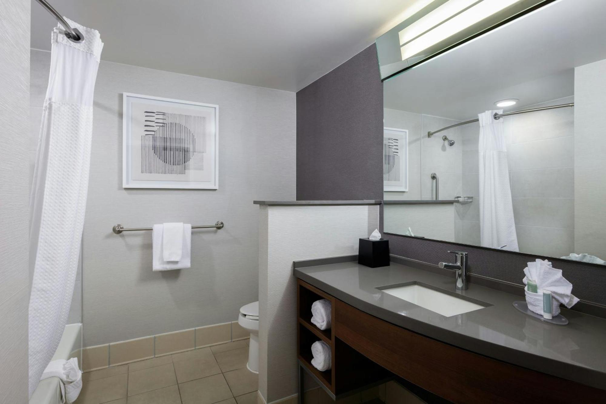 Courtyard By Marriott Wichita At Old Town Hotel Exterior foto