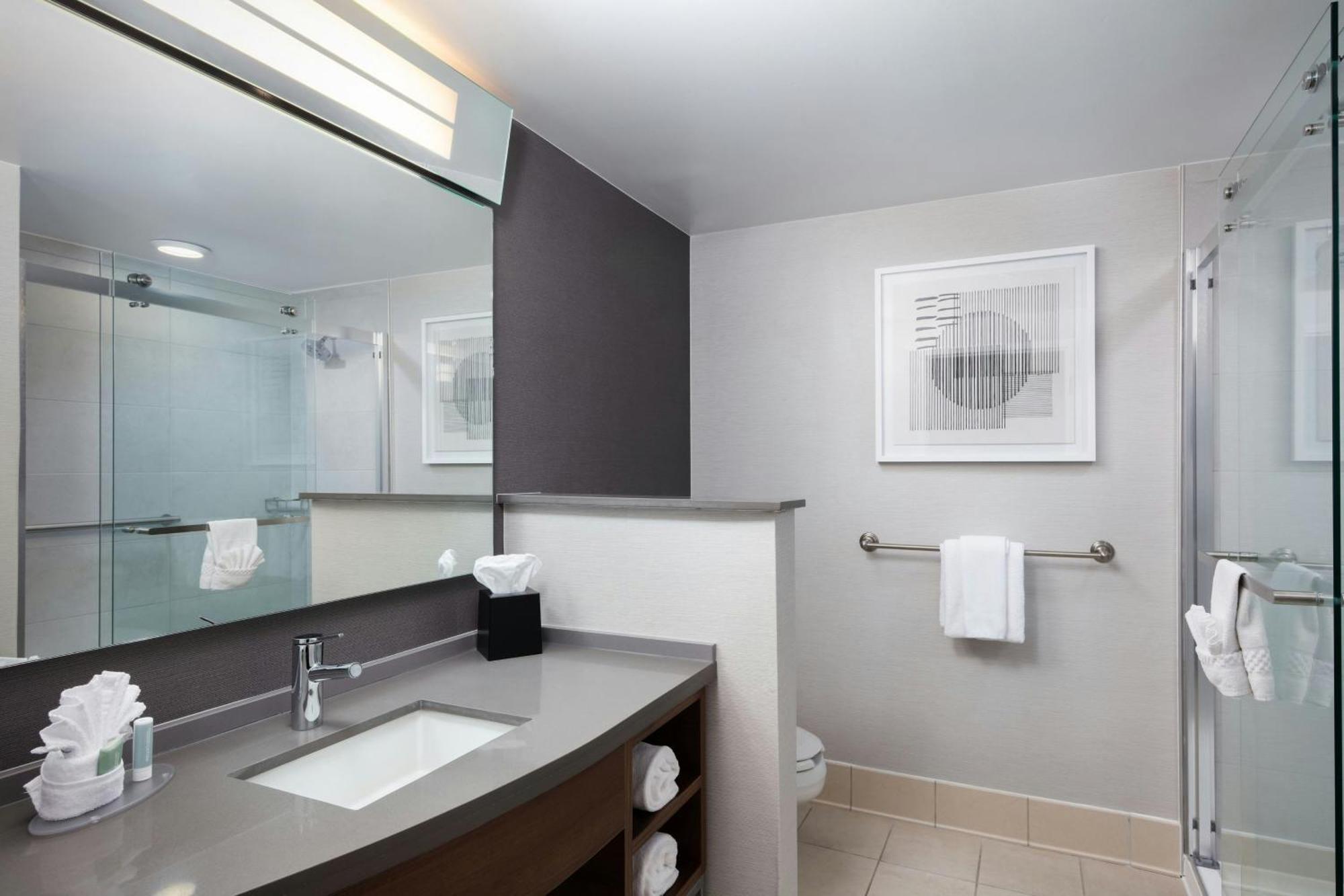 Courtyard By Marriott Wichita At Old Town Hotel Exterior foto
