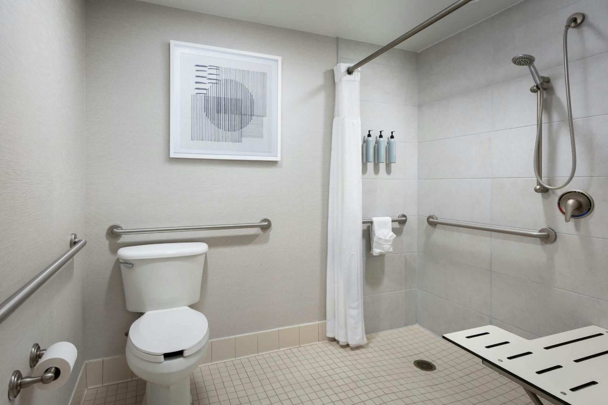 Courtyard By Marriott Wichita At Old Town Hotel Exterior foto