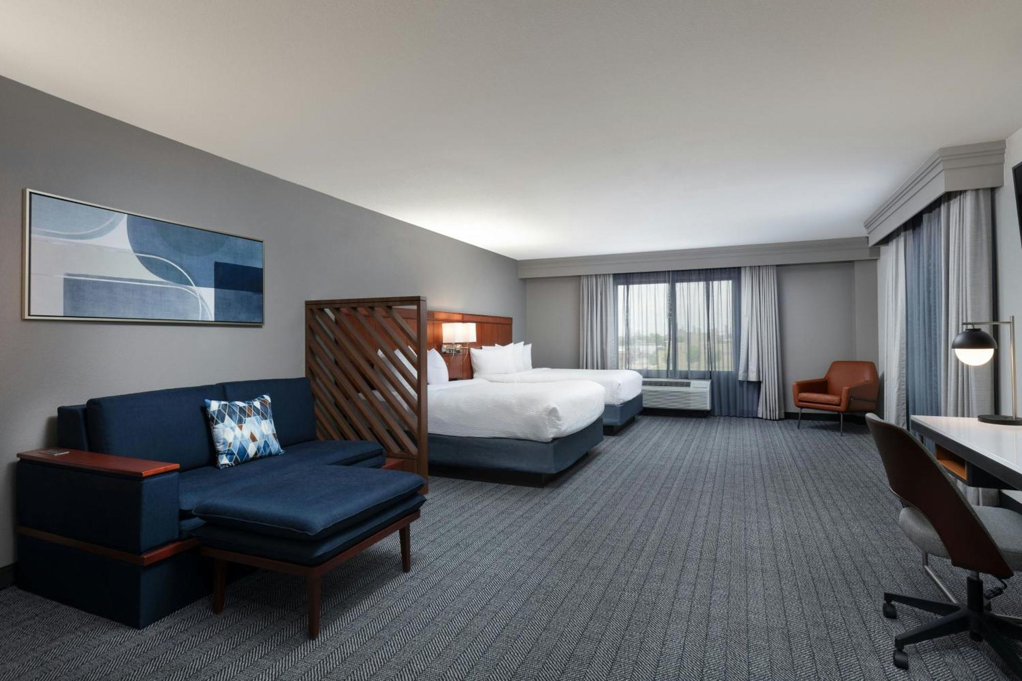 Courtyard By Marriott Wichita At Old Town Hotel Exterior foto